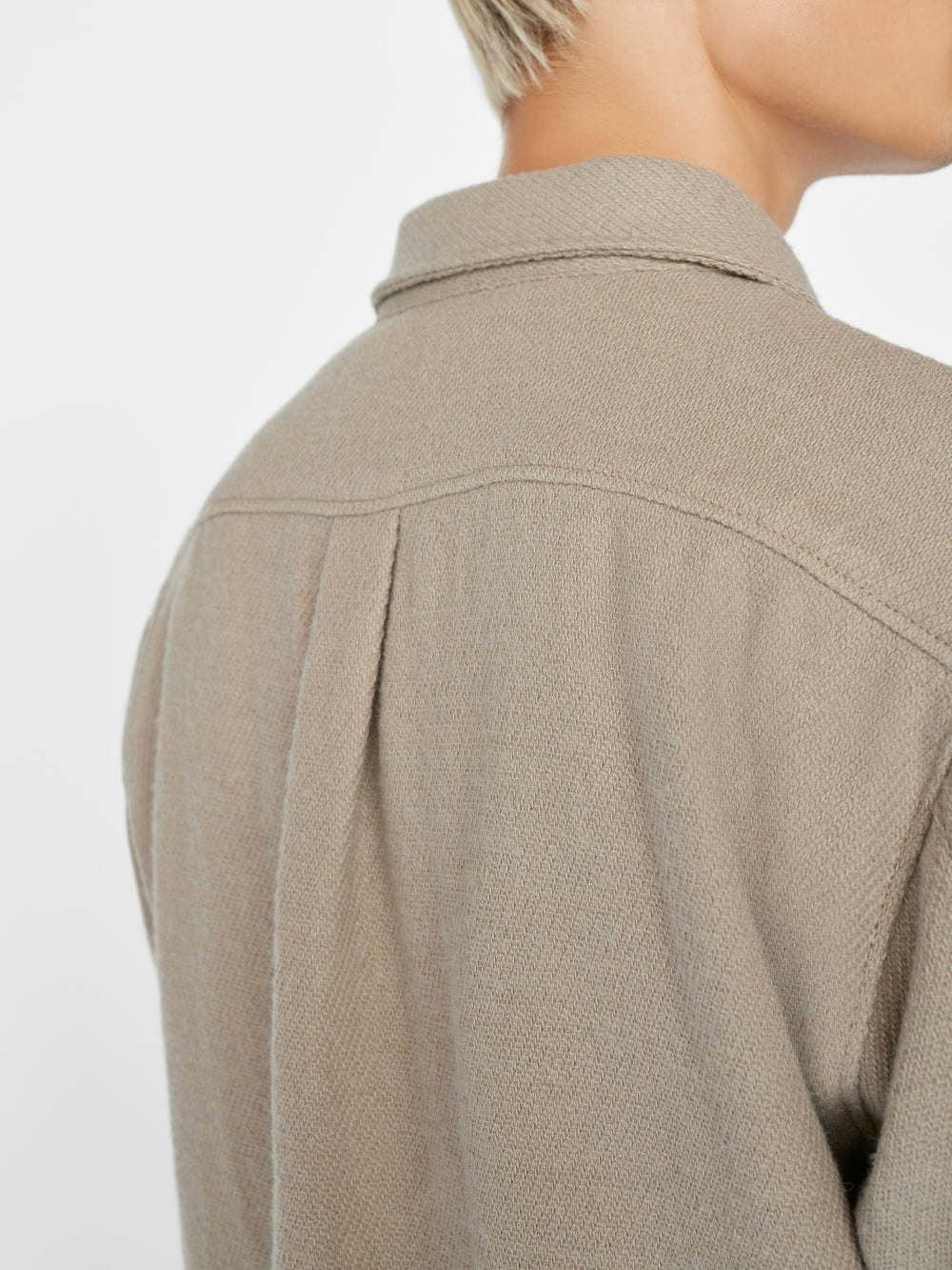 shirt collar view